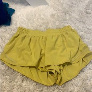 Lululemon Hotty Hot shorts 2.5 inches